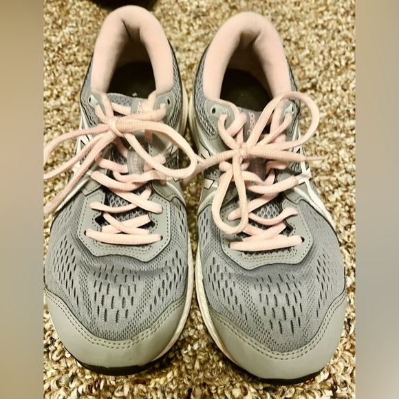 Women’s ASICS Sneakers 8.5D - Picture 3 of 6